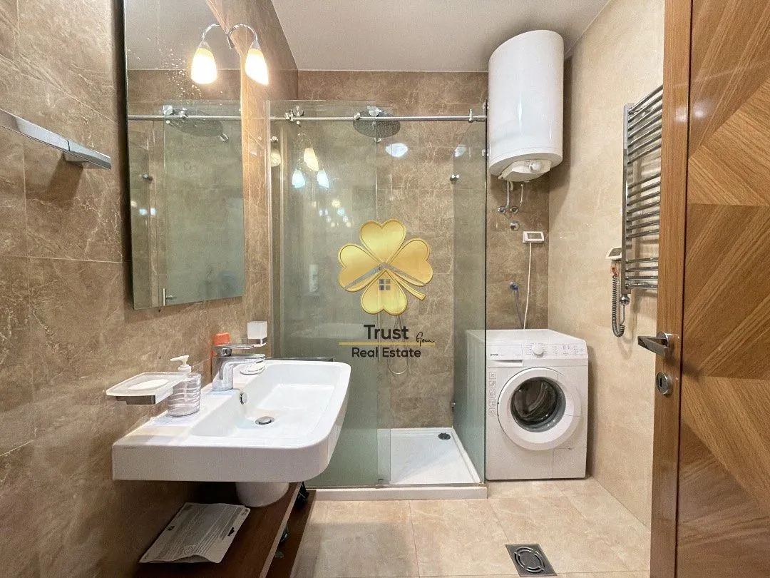 Izdavanje, dvosoban stan, 75m², Centar, Podgorica