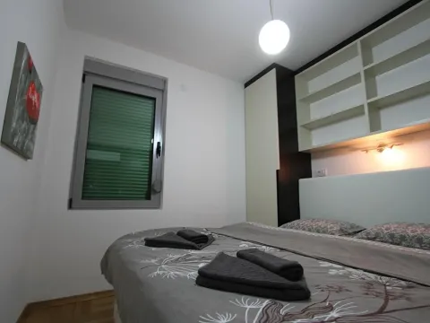 Rent, two bedroom apartment, 70m², Budva, Crna Gora - image 15