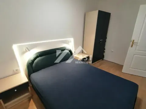 Izdavanje, trosoban stan, 50m², Centar, Novi Sad - image 3