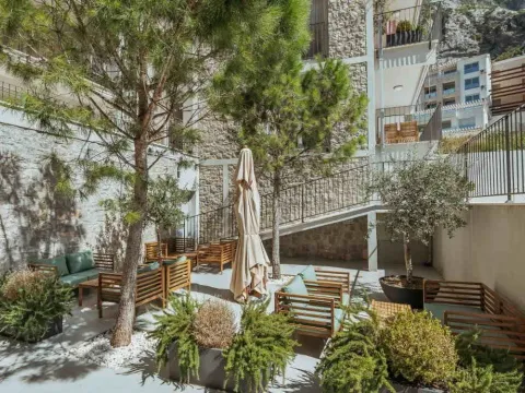 Sale, three bedroom apartment, 208m², Dobrota, Kotor - image 15