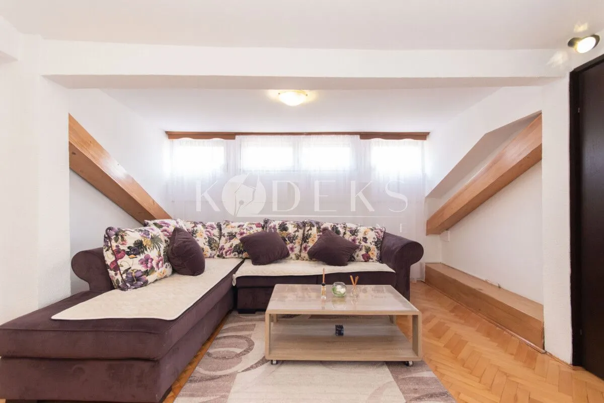 Izdavanje, trosoban stan, 56m², Centar, Podgorica