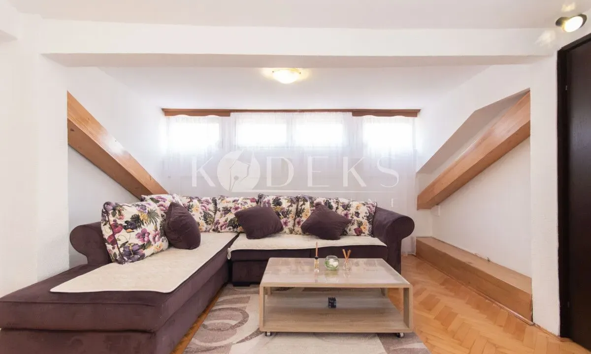 Izdavanje, trosoban stan, 56m², Centar, Podgorica