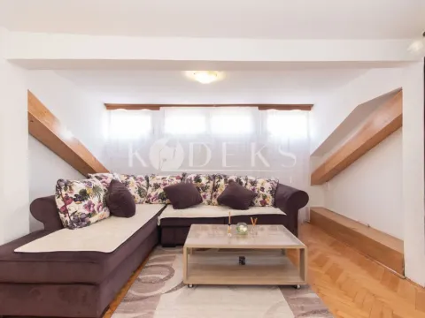 Izdavanje, trosoban stan, 56m², Centar, Podgorica