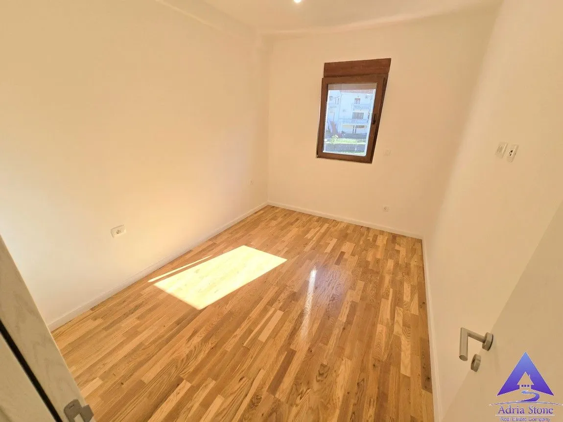 Prodaja, trosoban stan, 140m², Dobrota, Kotor