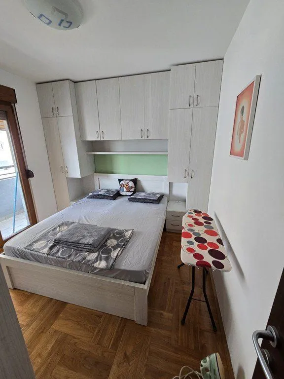 Izdavanje, dvosoban stan, 70m², Stari Aerodrom, Podgorica