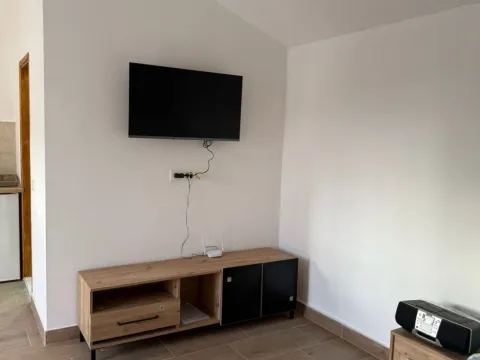 Rent, studio apartment, 30m², Gradiošnica, Tivat - image 2