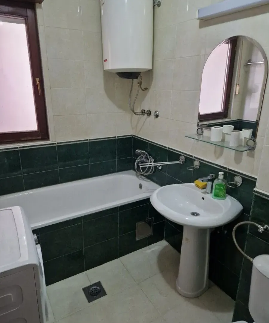 Izdavanje, jednosoban stan, 40m², Blok 6, Podgorica