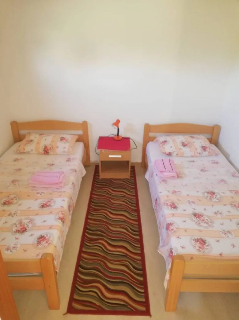 Izdavanje, jednosoban stan, 25m², Tivat, Crna Gora