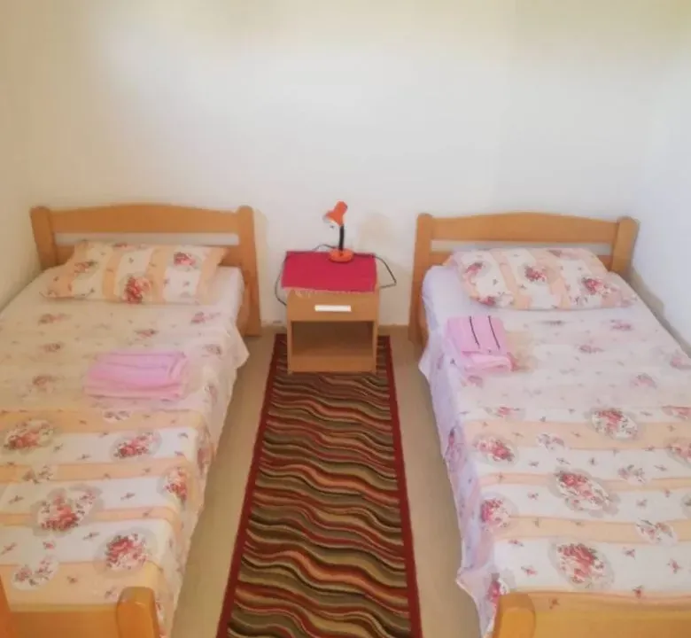 Izdavanje, jednosoban stan, 25m², Tivat, Crna Gora