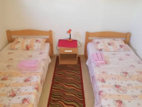 Izdavanje, jednosoban stan, 25m², Tivat, Crna Gora - image 1