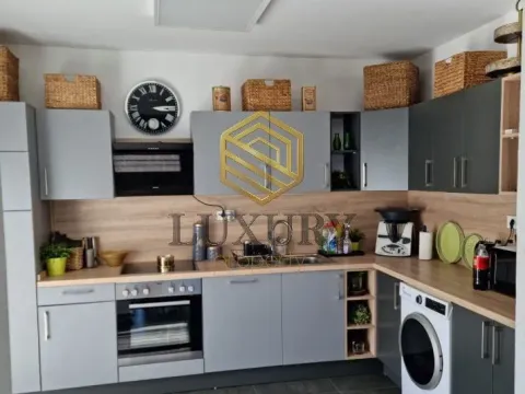 Prodaja, kuća, 94m², Šušanj, Bar - image 1