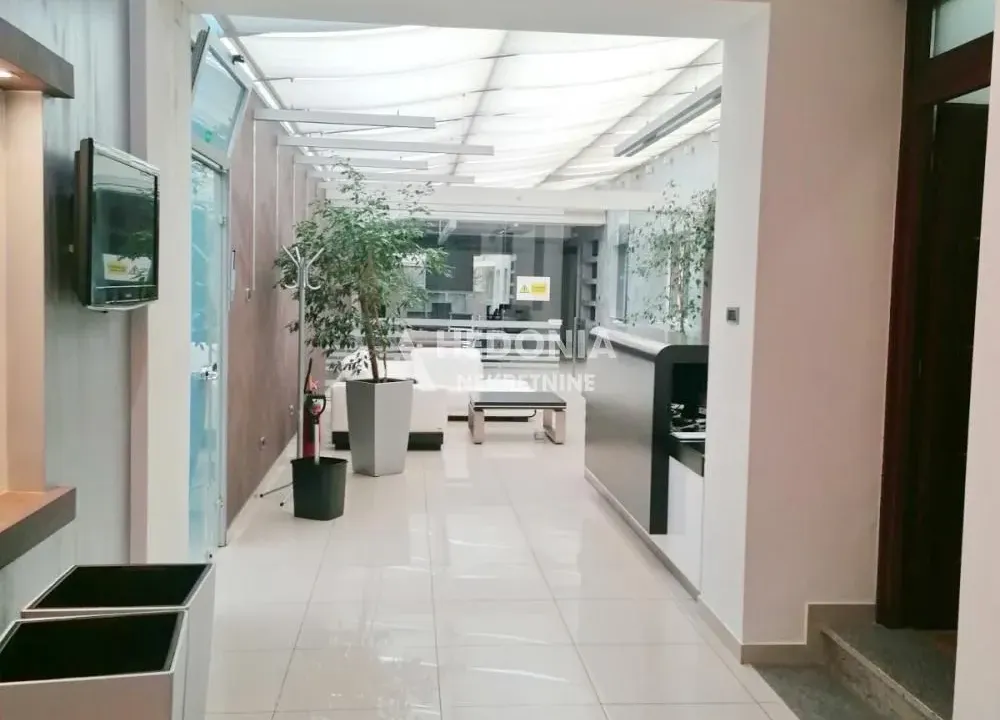 Izdavanje, poslovni prostor, 600m², Zemun Centar, Zemun Sve Podlokacije