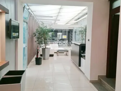 Rent, office space, 600m², Zemun Centar, Zemun Sve Podlokacije - image 1