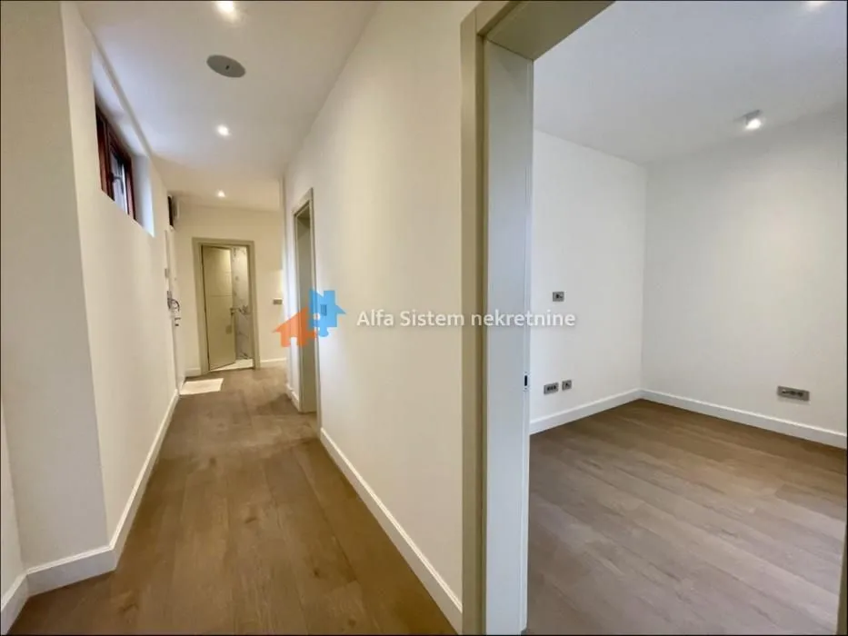 Izdavanje, četvorosoban stan, 174m², Savski Venac, Beograd