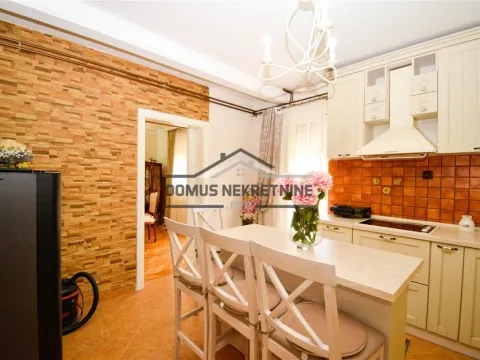 Izdavanje, kuća, 250m², Donja Gorica, Podgorica - image 12