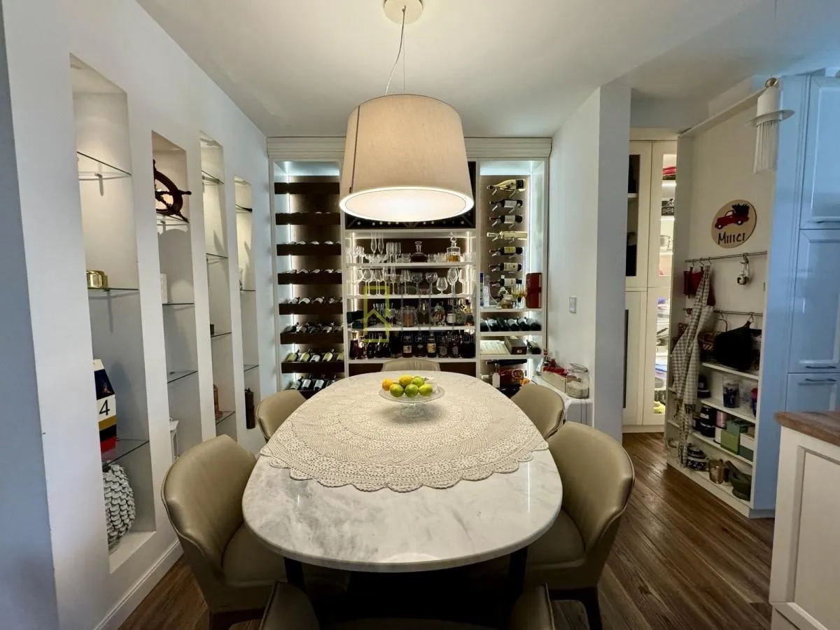 Prodaja, trosoban stan, 130m², Centar, Podgorica