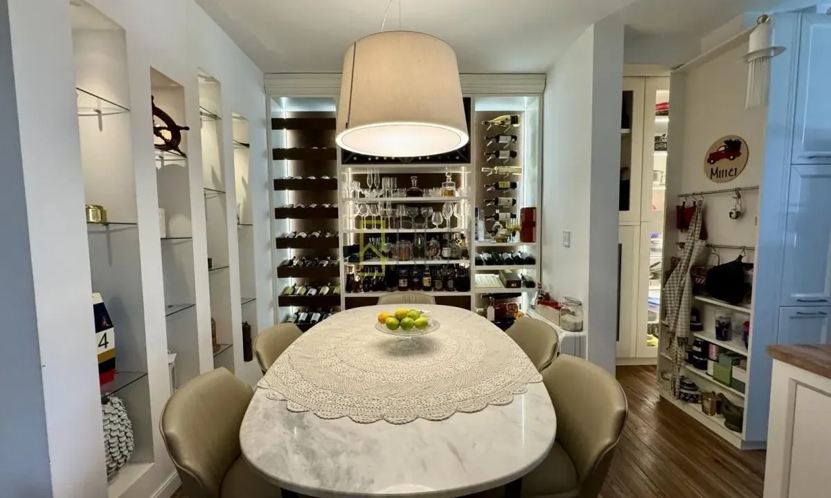 Prodaja, trosoban stan, 130m², Centar, Podgorica