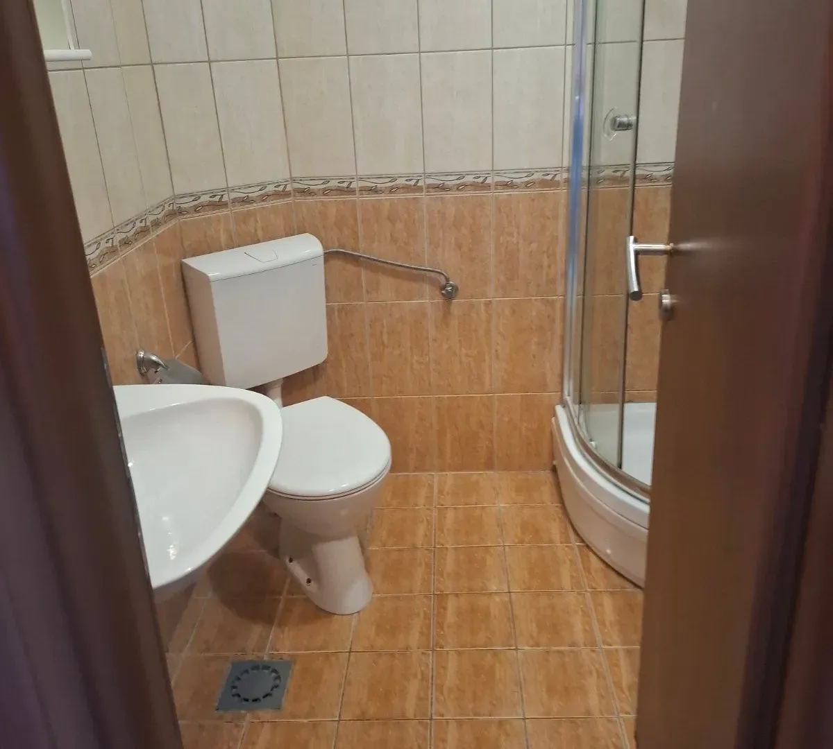 Izdavanje, jednosoban stan, 33m², Škaljari, Kotor