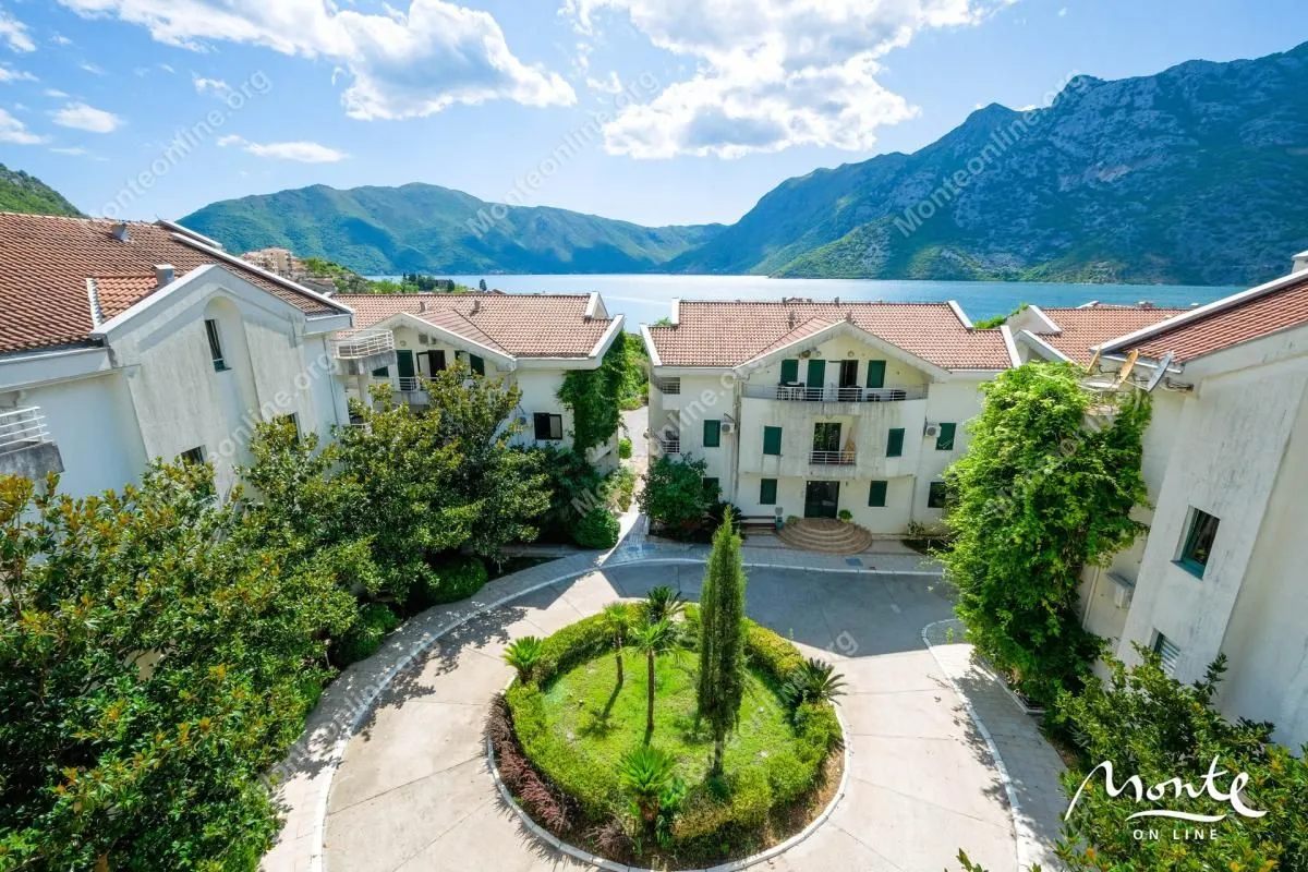 Prodaja, trosoban stan, 130m², Risan, Kotor