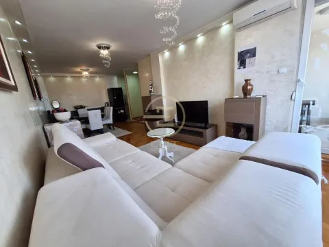 Izdavanje, četvorosoban stan, 102m², Bulevar patrijarha Pavla, Novi Sad Sve Podlokacije - image 3