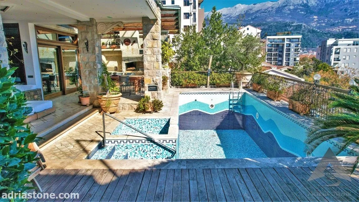 Sale, house, 820m², Centar, Budva