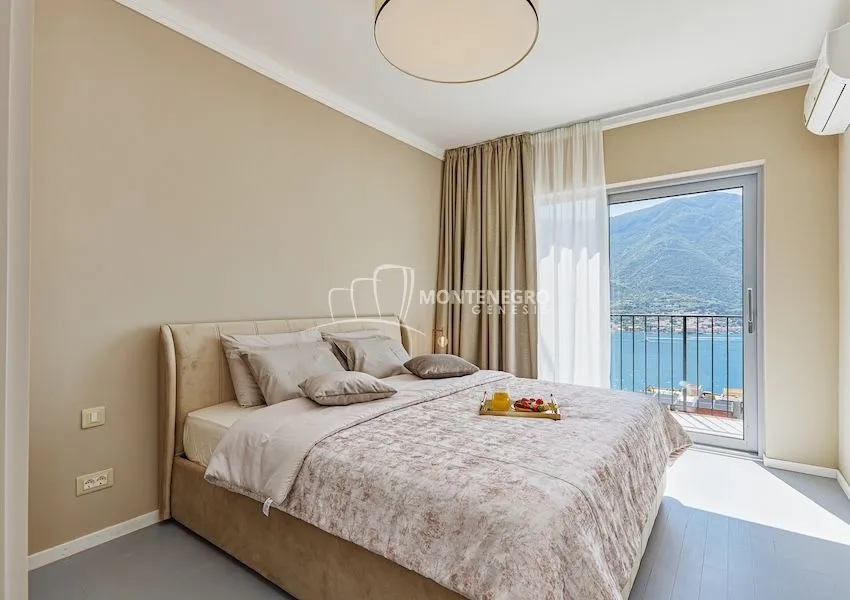 Prodaja, trosoban stan, 158m², Dobrota, Kotor