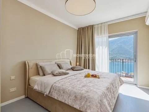 Sale, three bedroom apartment, 158m², Dobrota, Kotor - image 2