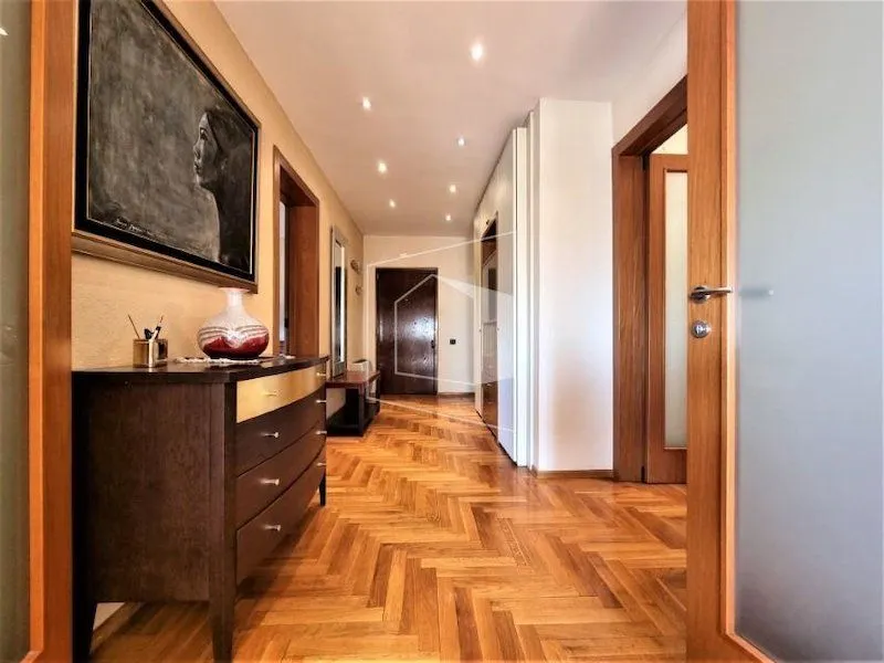 Prodaja, stan, 280m², Preko Morače, Podgorica