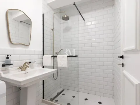 Izdavanje, dvosoban stan, 77m², Centar, Tivat - image 10