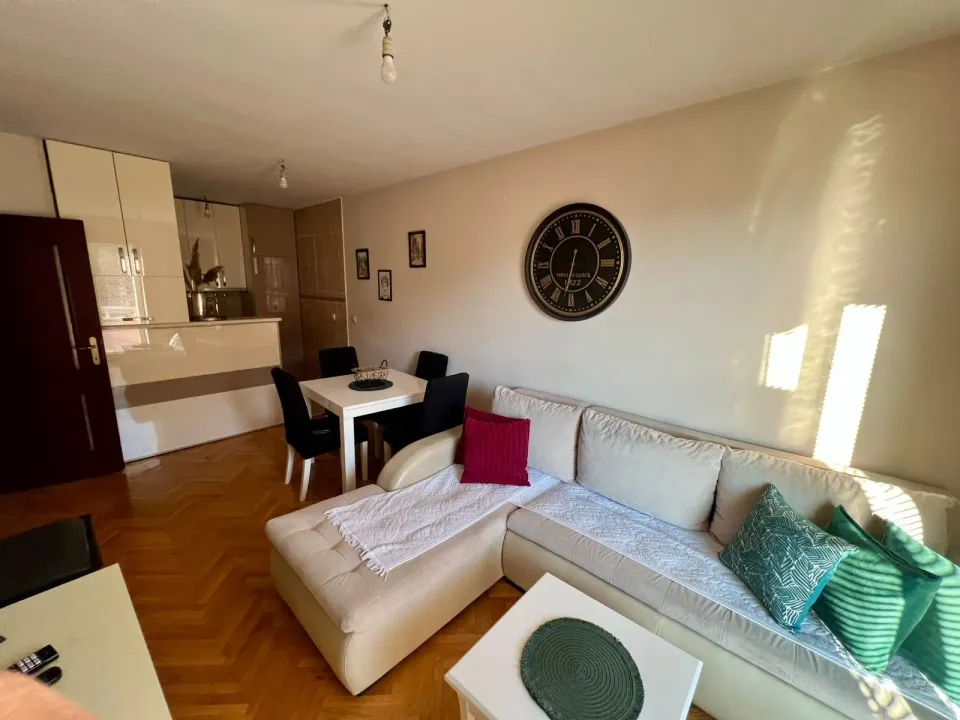 Izdavanje, jednosoban stan, 43m², Ljubović, Podgorica