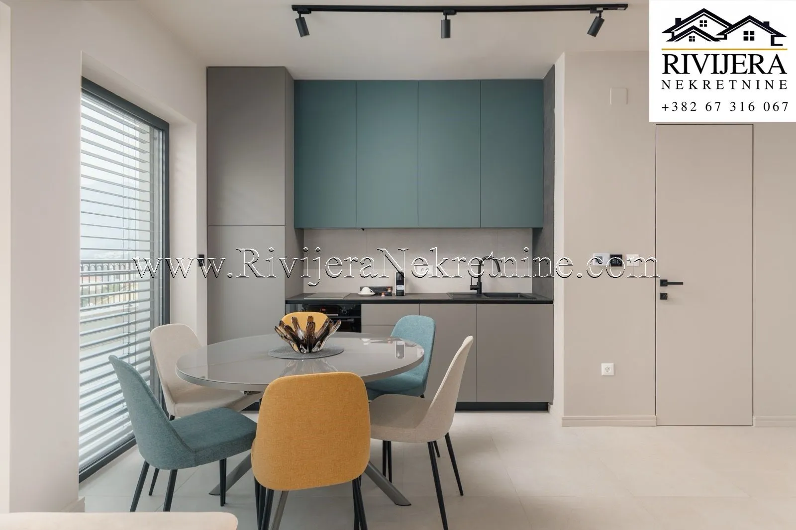 Prodaja, trosoban stan, 204m², Dobrota, Kotor