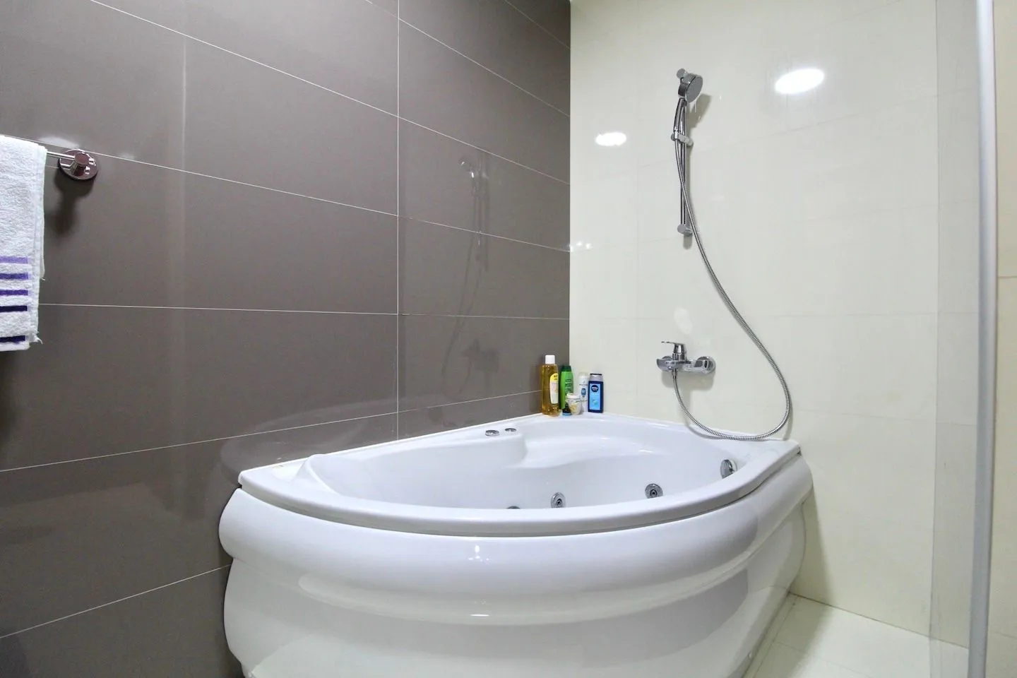 Daily-rent, two bedroom apartment, 100m², Dobre Vode, Bar