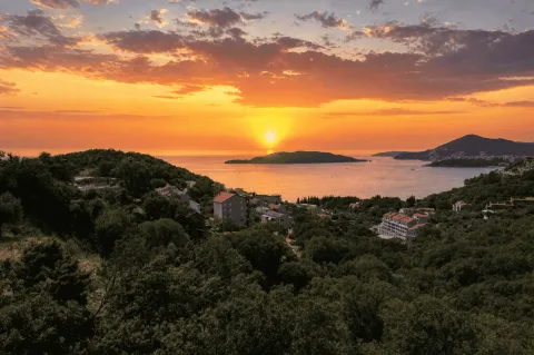 Pogled na more i zalazak sunca sa nekretnine. - image 5