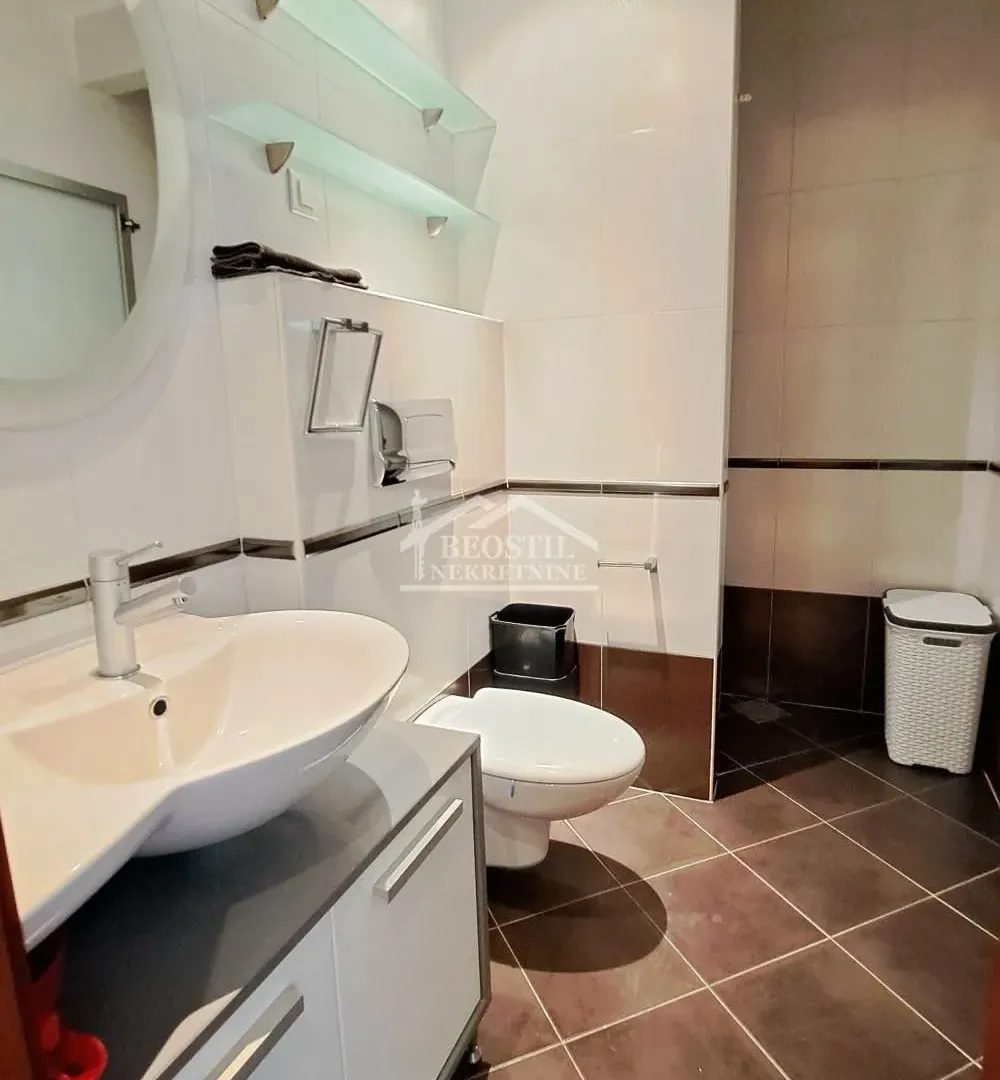 Rent, four bedroom apartment, 156m², Vračar Sve Podlokacije, Beograd