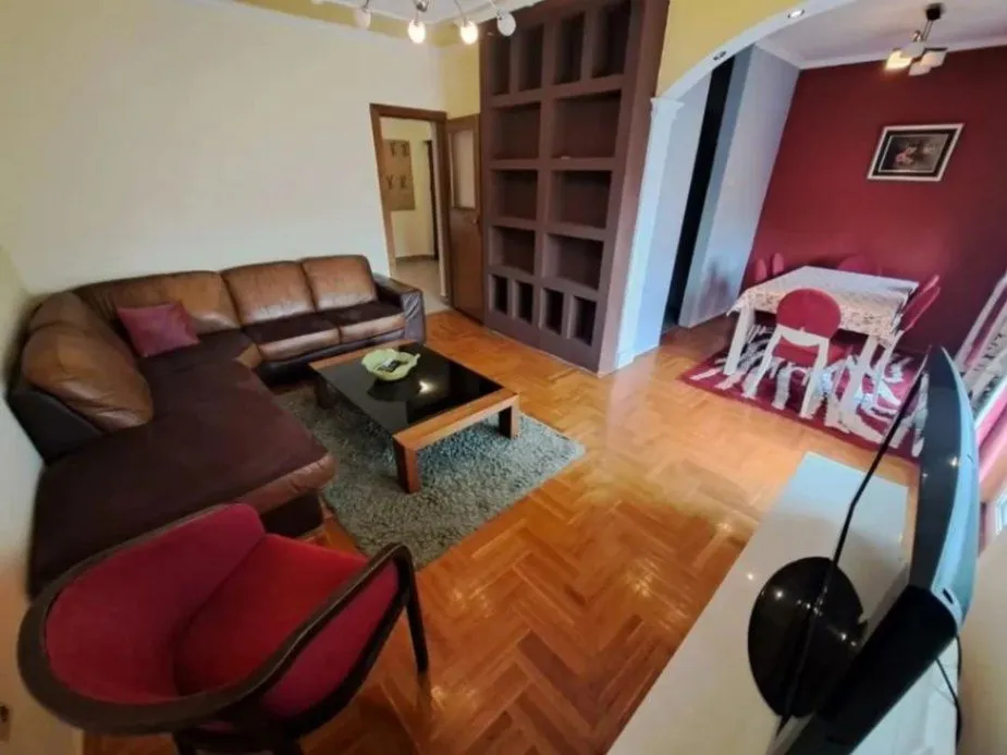 Izdavanje, dvosoban stan, 74m², Stari Aerodrom, Podgorica