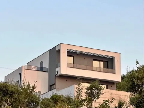 Prodaja, kuća, 220m², Dobre Vode, Bar