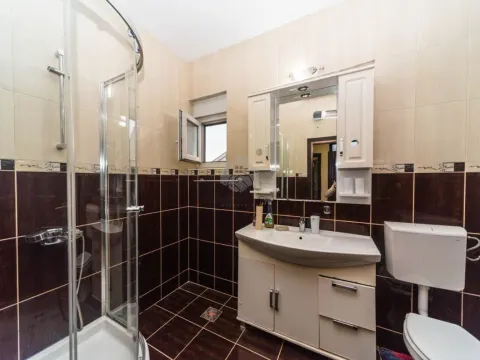 Izdavanje, dvosoban stan, 115m², Tološi, Podgorica - image 16