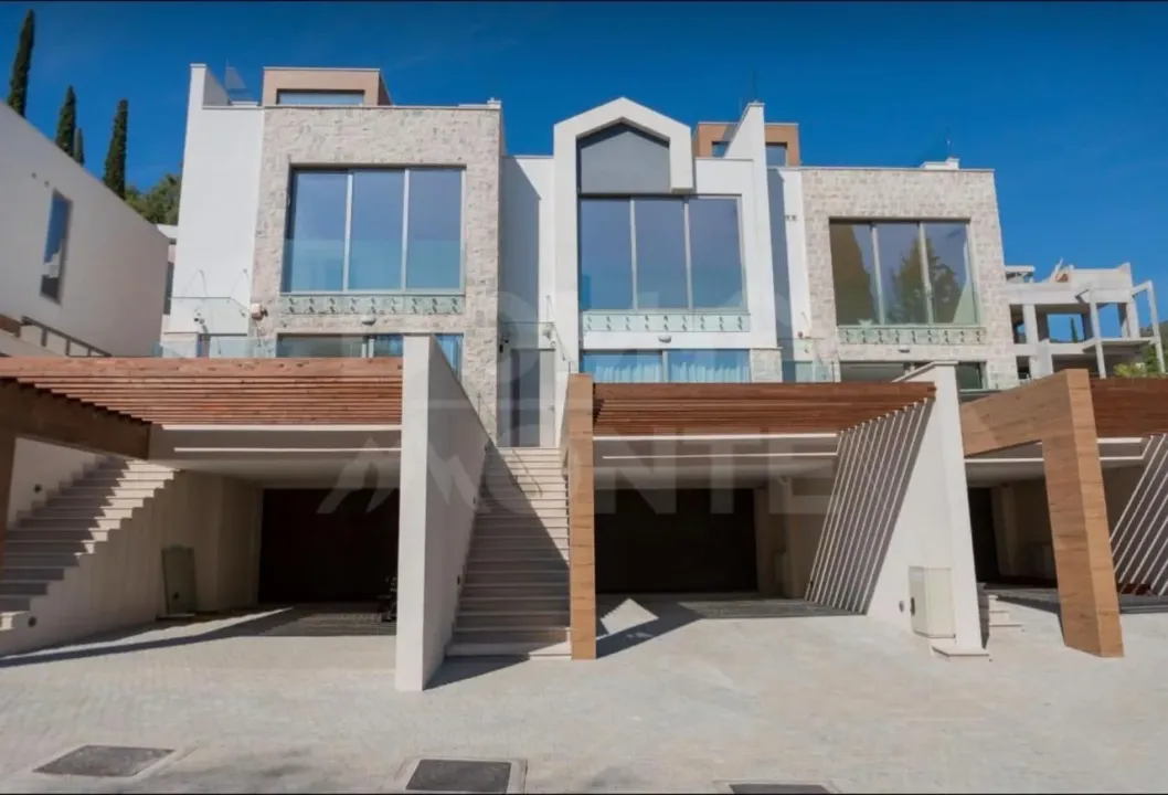 Prodaja, kuća, 106m², Donja Lastva, Tivat