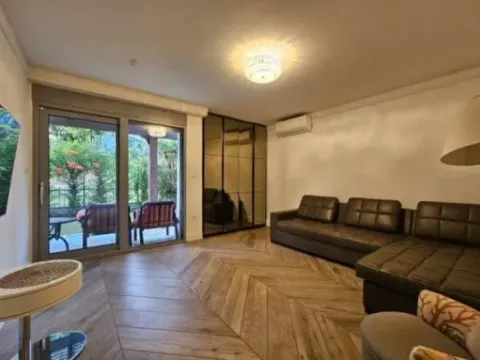 Izdavanje, dvosoban stan, 147m², Gorica C, Podgorica - image 4