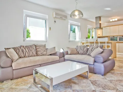 Sale, house, 200m², Muo, Kotor - image 9