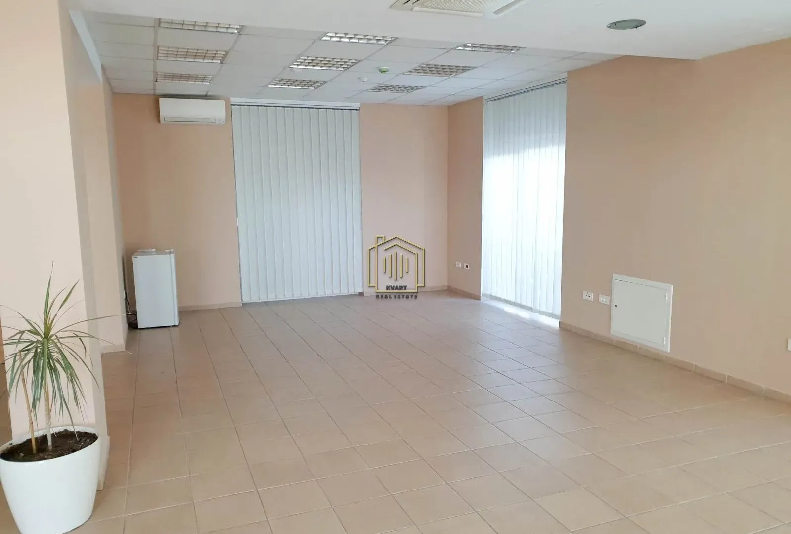 Izdavanje, poslovni prostor, 86m², Gornja Gorica, Podgorica