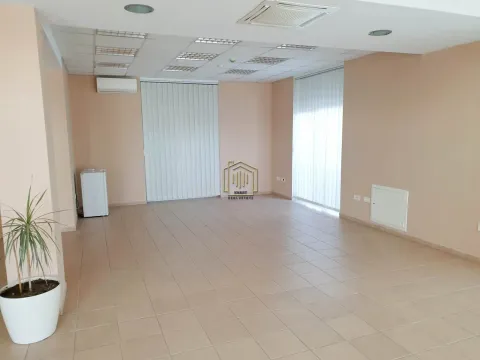 Izdavanje, poslovni prostor, 86m², Gornja Gorica, Podgorica