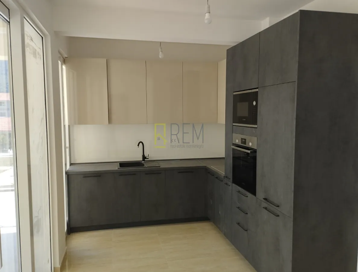 Prodaja, dvosoban stan, 84m², Herceg Novi, Crna Gora