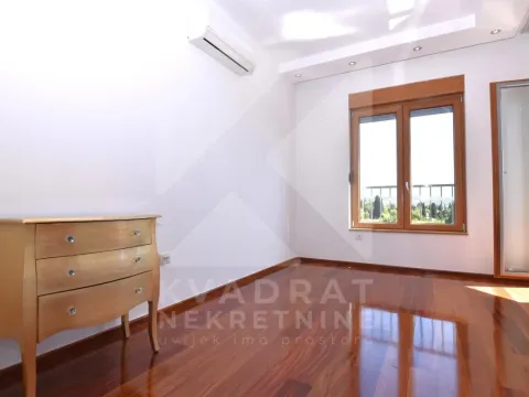 Rent, four bedroom apartment, 140m², Centar, Podgorica - image 13