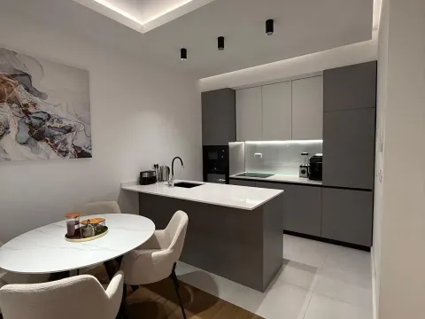 Prodaja, jednosoban stan, 65m², Centar, Bar - image 2