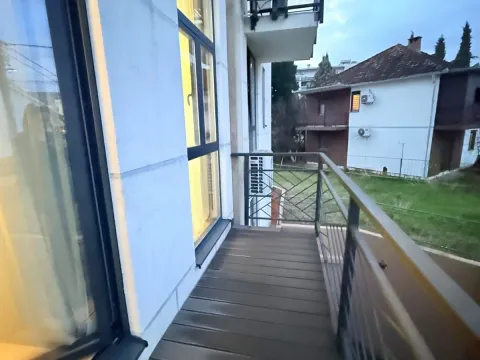 Izdavanje, četvorosoban stan, 75m², Blok 9, Podgorica - image 9