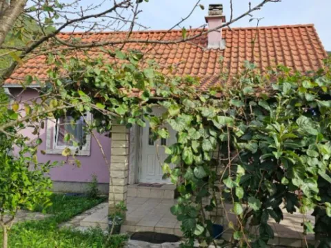 Izdavanje, kuća, 76m², Kuti, Herceg Novi - image 8