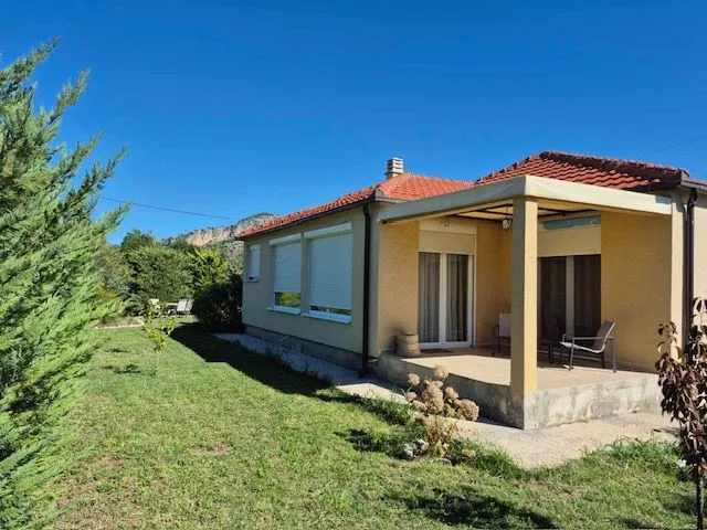 Izdavanje, kuća, 157m², Tološi, Podgorica