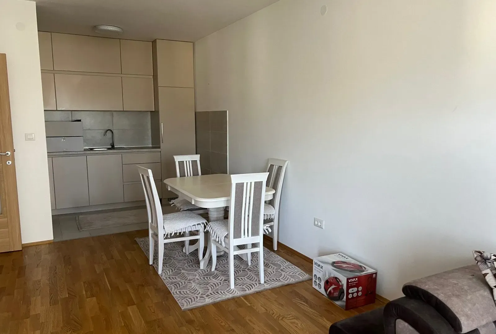 Izdavanje, jednosoban stan, 52m², Stari Aerodrom, Podgorica