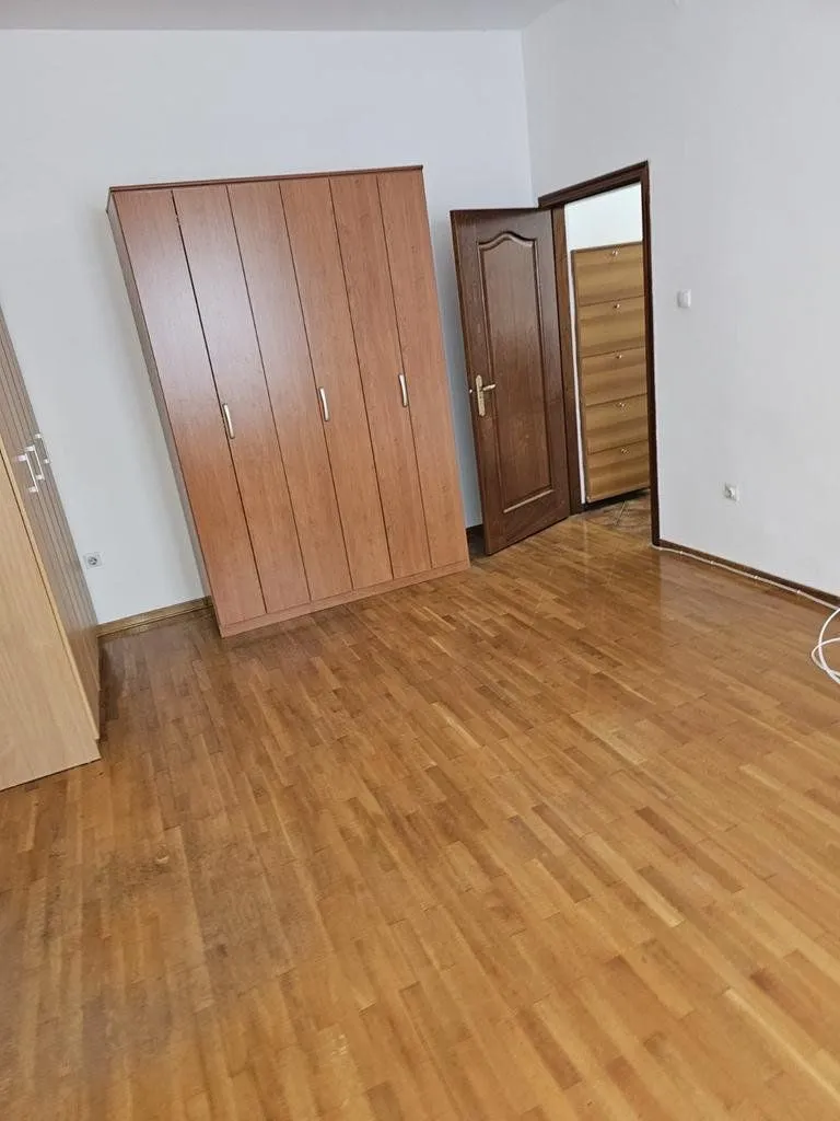 Izdavanje, dvosoban stan, 70m², Centar, Podgorica